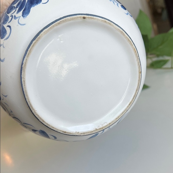 Vintage Painted Floral Ceramic Jar Vessel Blue & White Decor - Picture 10 of 17